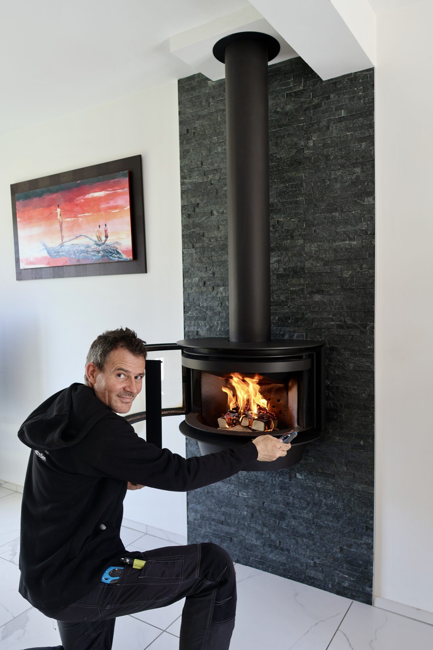 Poeles Breizh Poeles Et Cheminees A Goven Poele A Bois Suspendu Rocal Ronde Frontal 4
